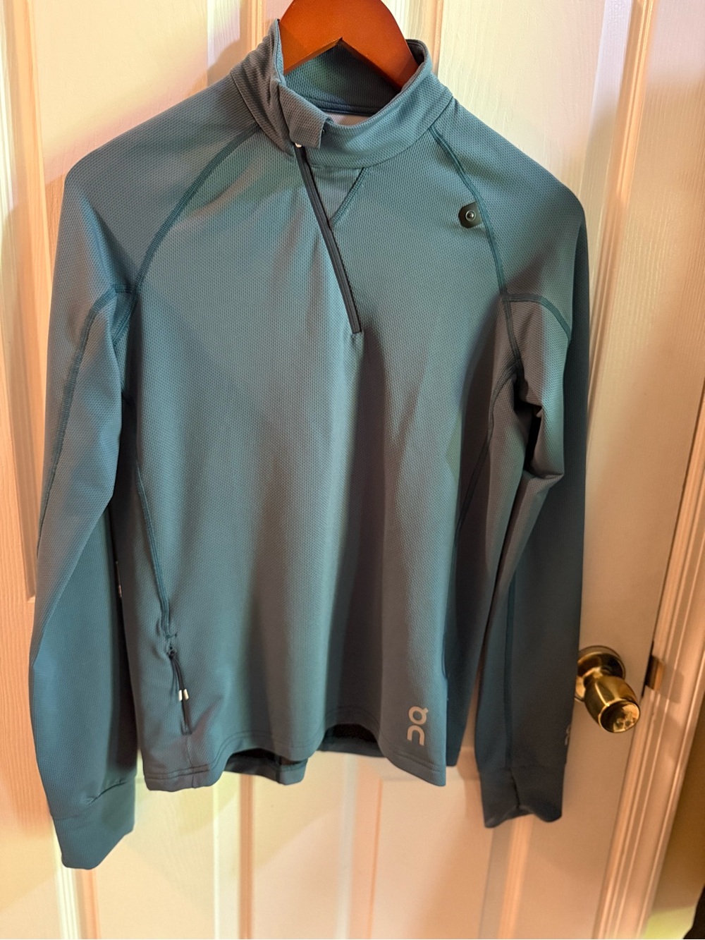 On Weather Shirt Women's M Blue 1/4 Zip Mock Neck  Long Sleeve/Weatherproof